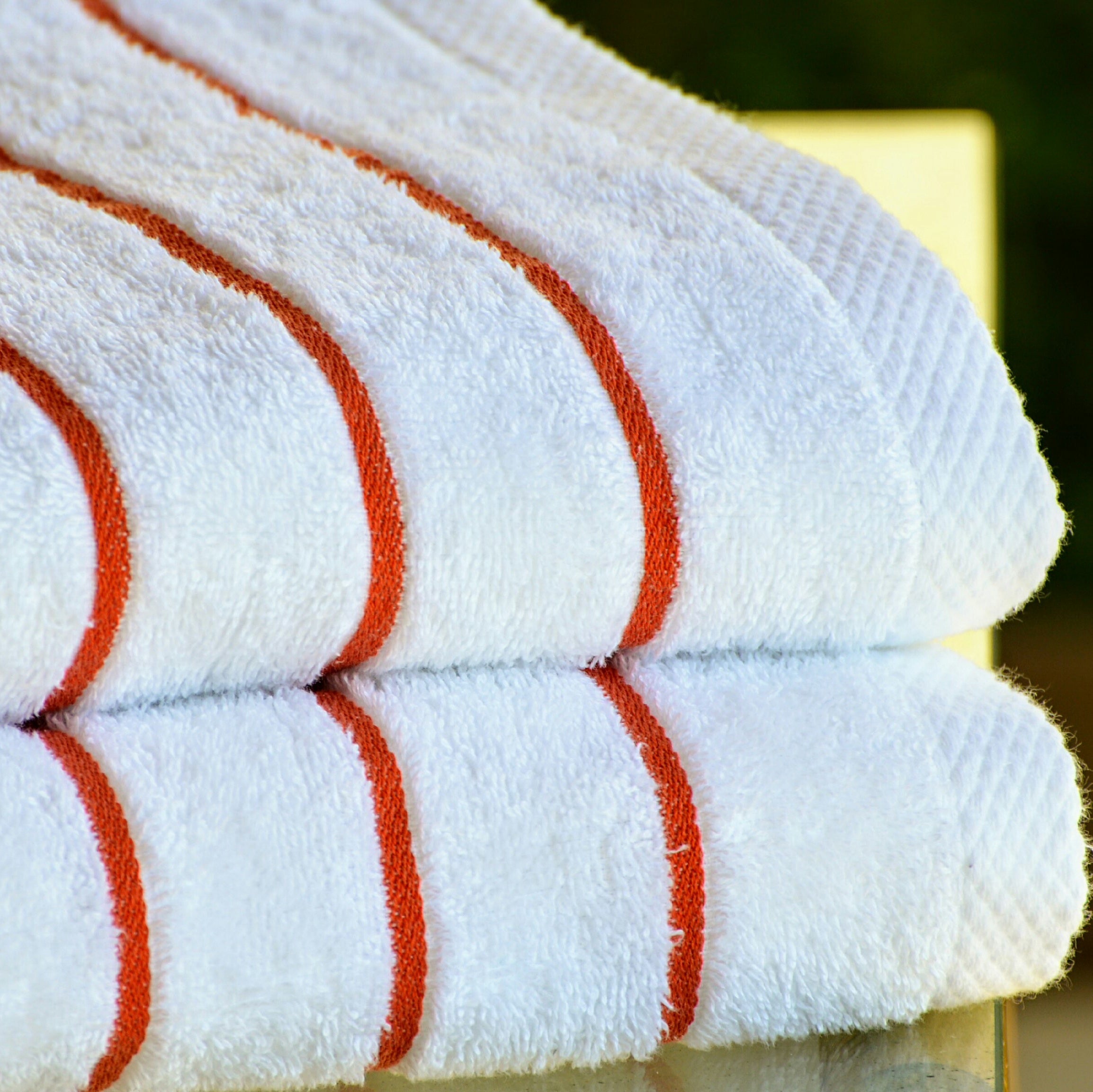 Plage Towel in Red Stripe